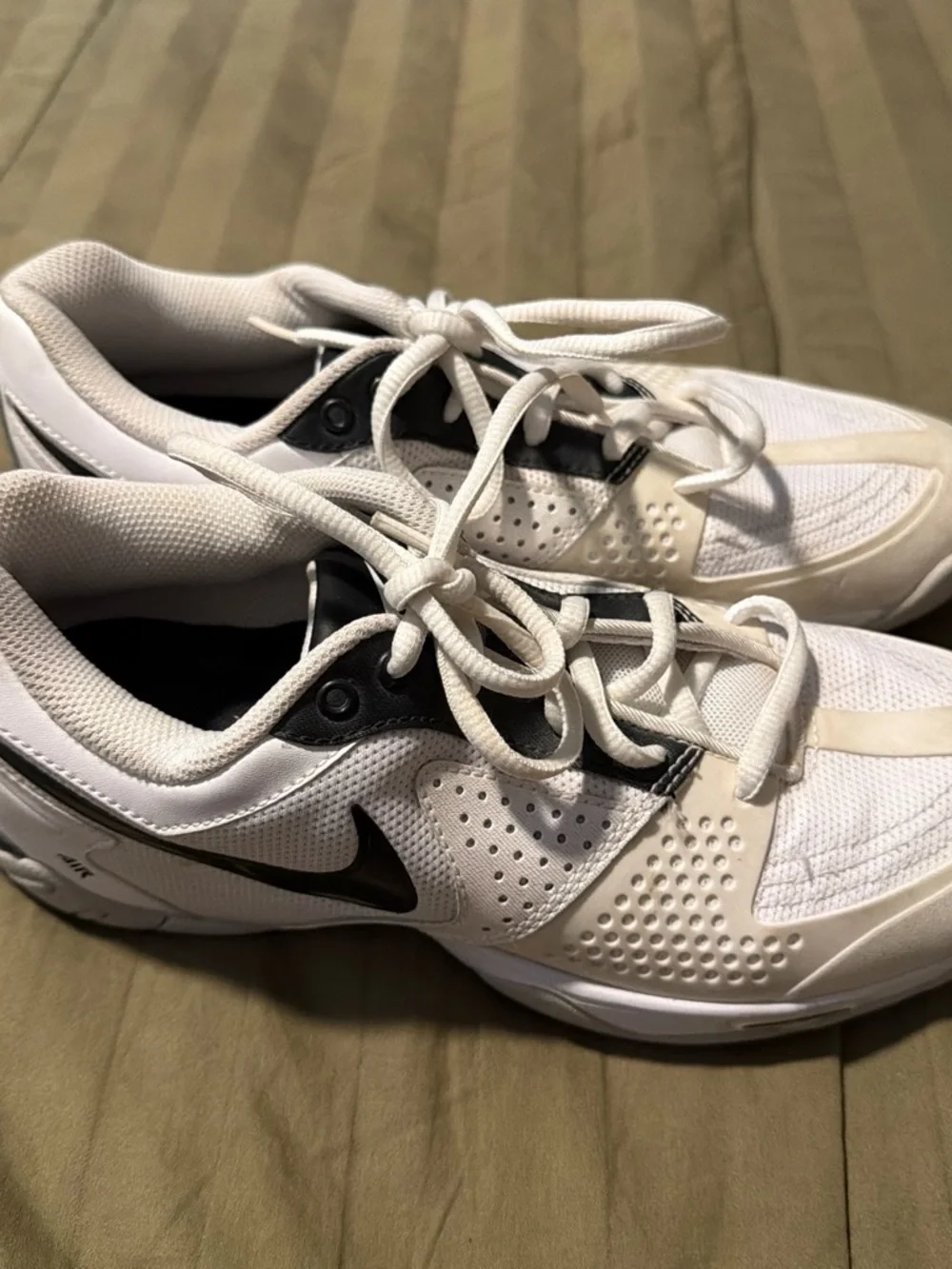 Nike Men’s White and Black Athletic Shoes with Swoosh